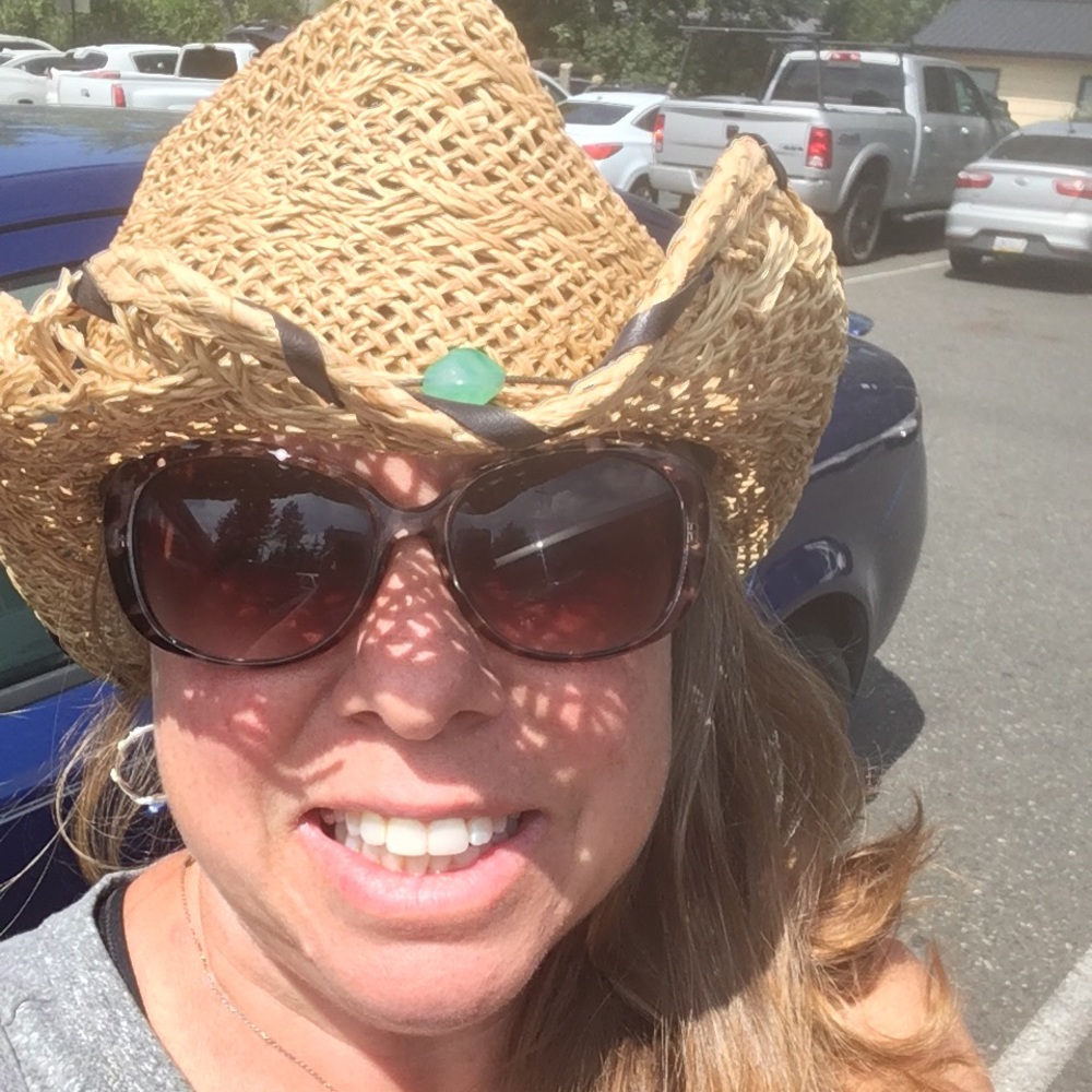 Meet your Posher, Rebecca